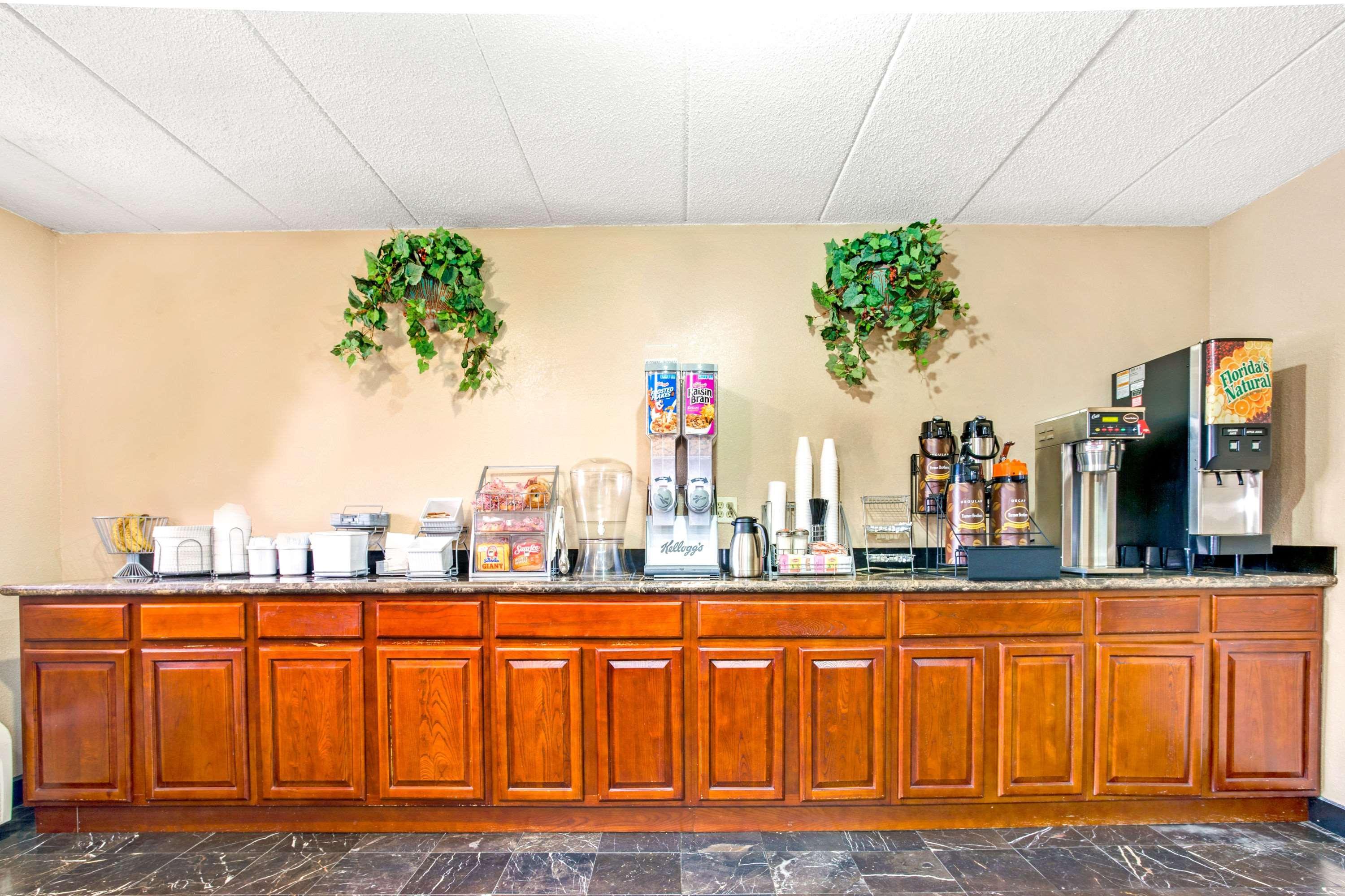 Super 8 By Wyndham Fort Mitchell Cincinnati Area Exterior photo