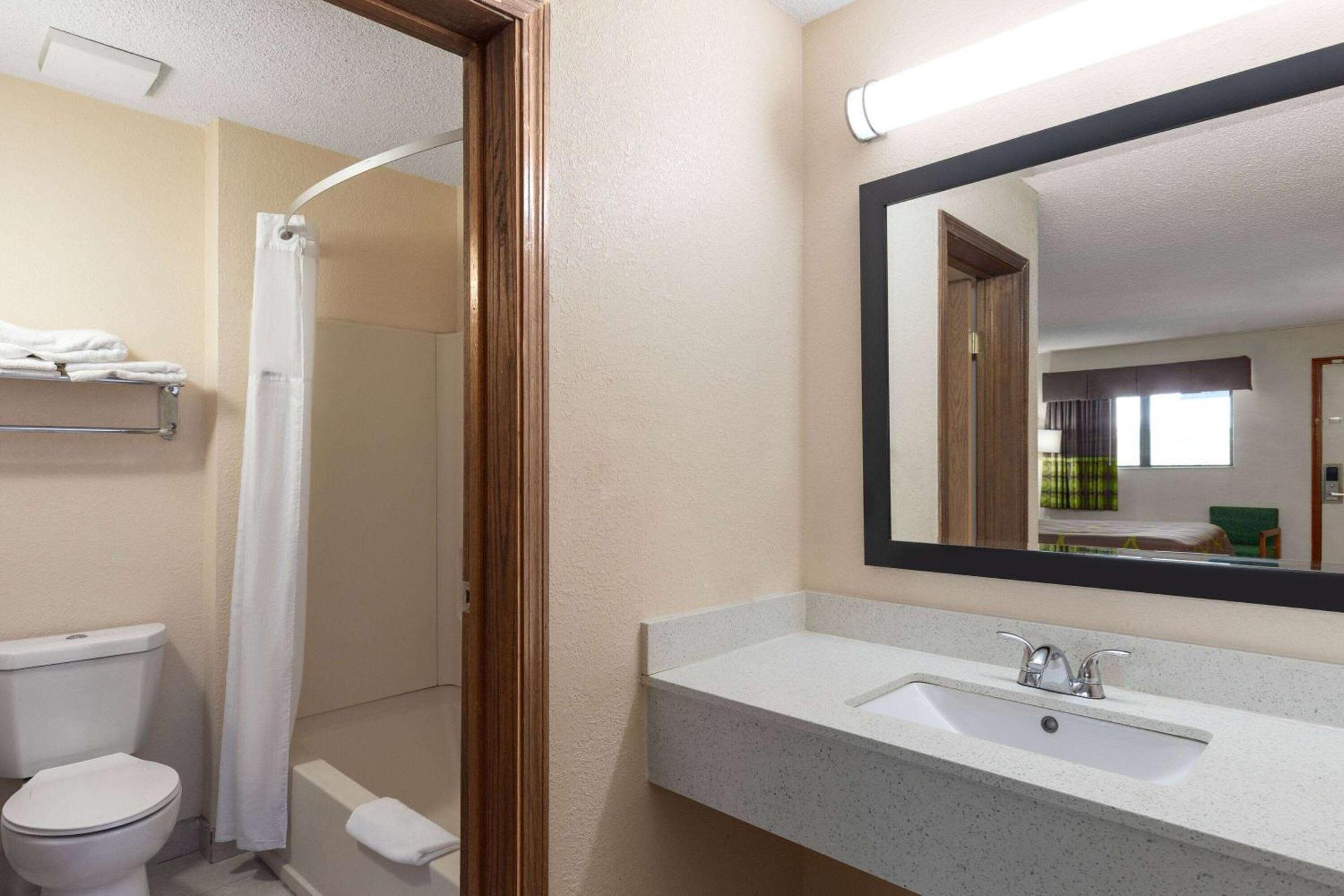 Super 8 By Wyndham Fort Mitchell Cincinnati Area Exterior photo