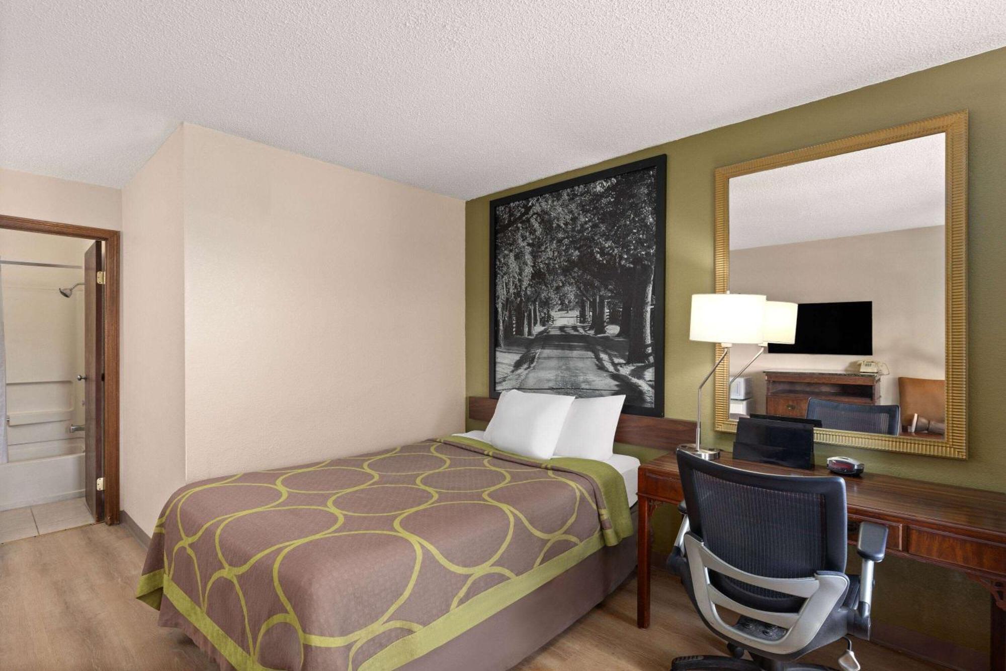 Super 8 By Wyndham Fort Mitchell Cincinnati Area Exterior photo
