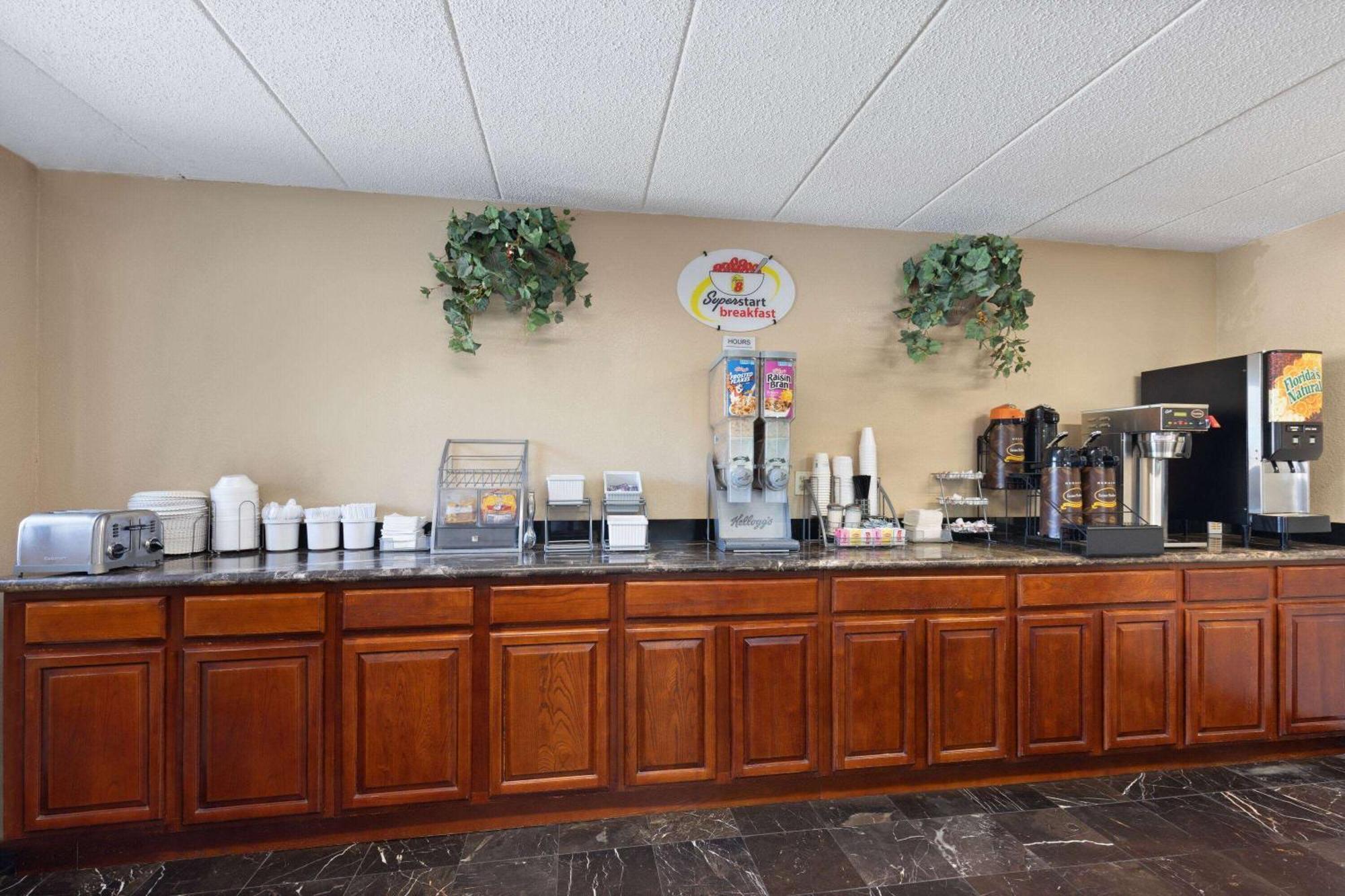 Super 8 By Wyndham Fort Mitchell Cincinnati Area Exterior photo