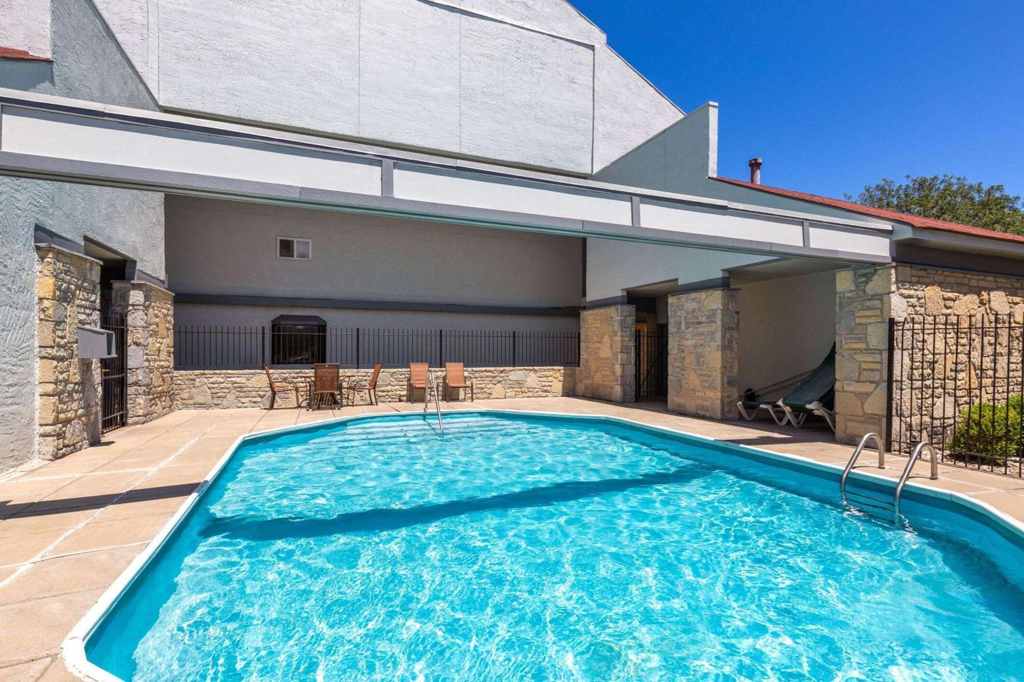 Super 8 By Wyndham Fort Mitchell Cincinnati Area Exterior photo